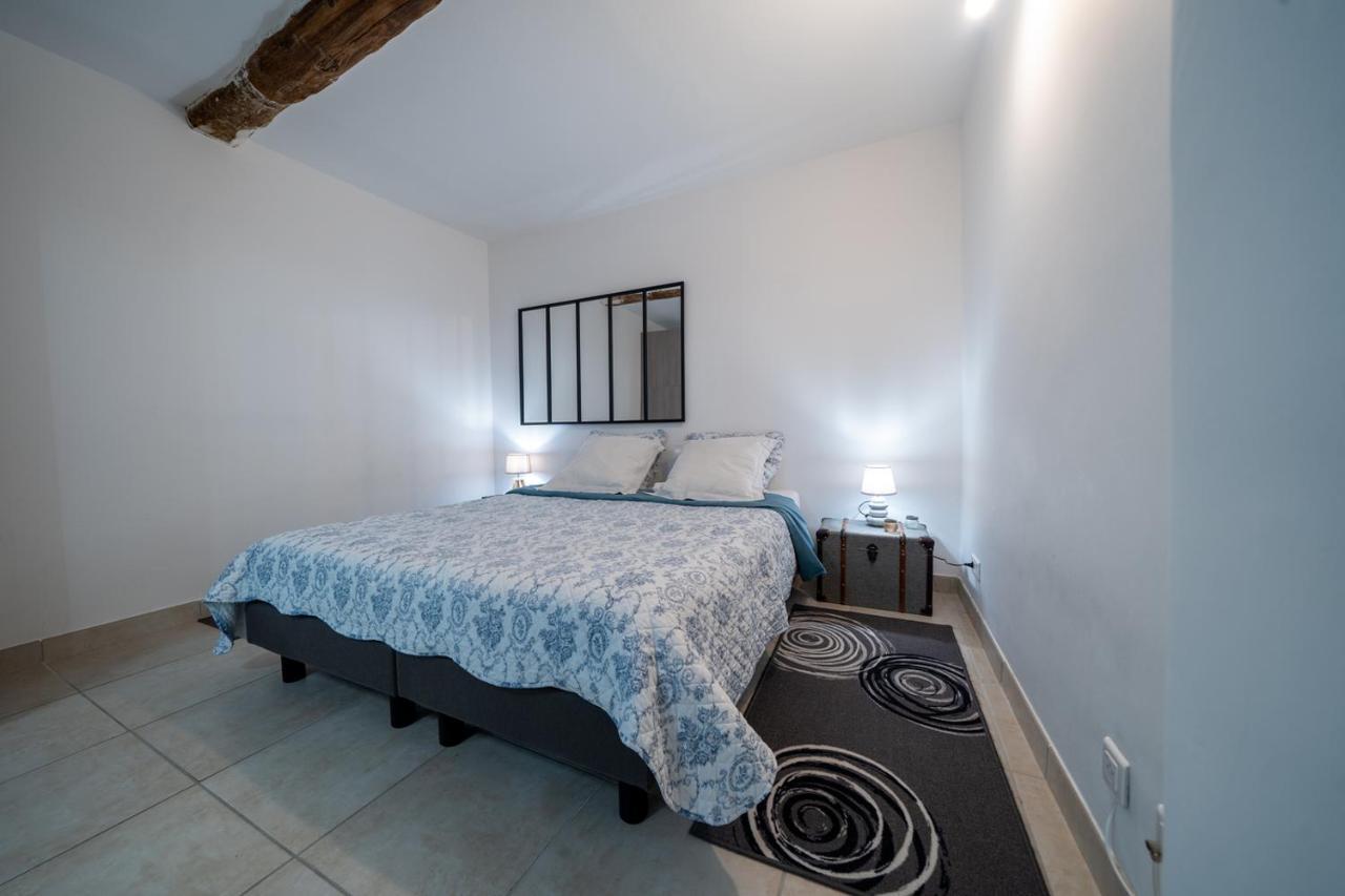 Au Coeur Du Vieux Village Apartment