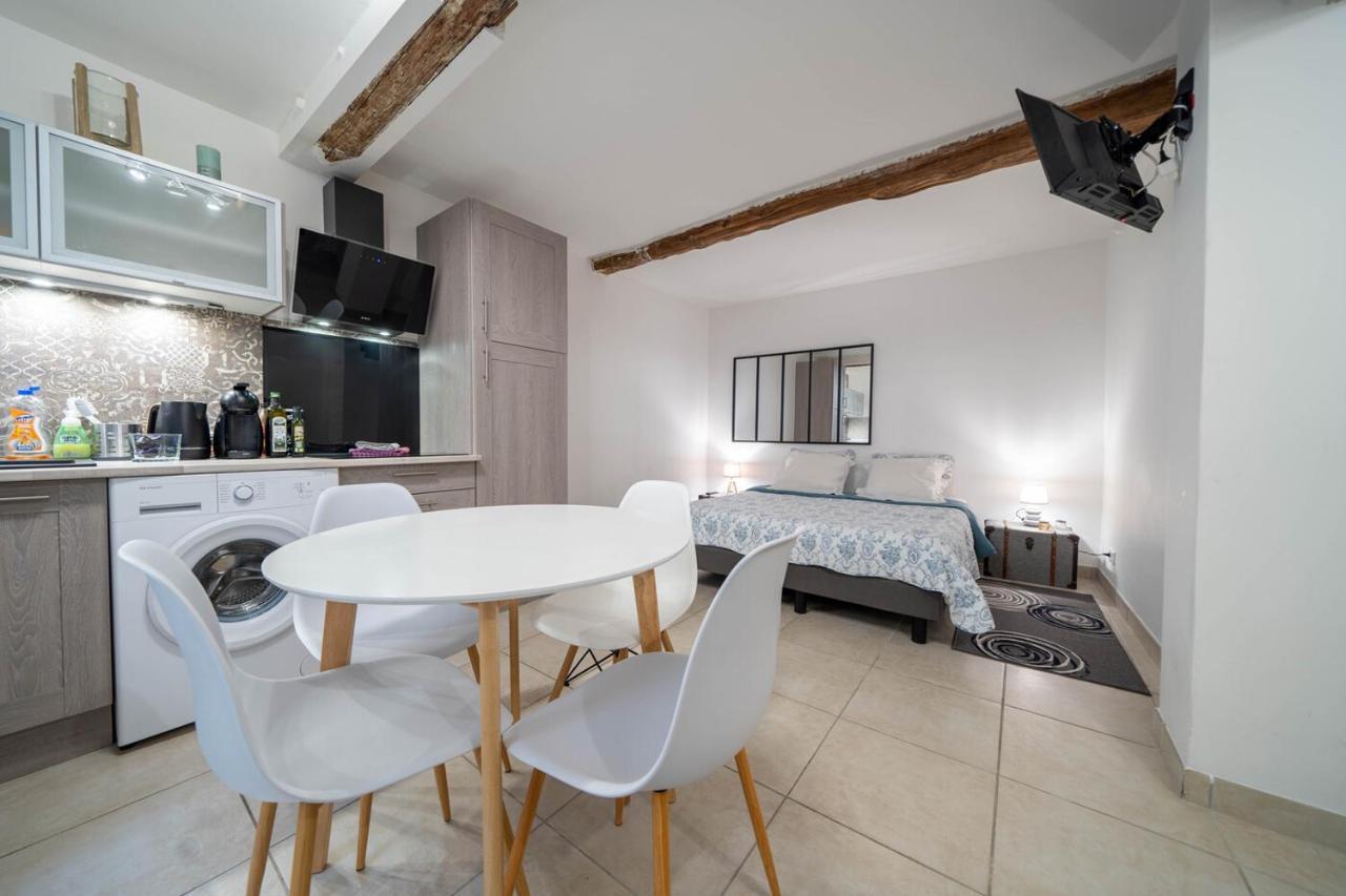 Au Coeur Du Vieux Village Apartment *