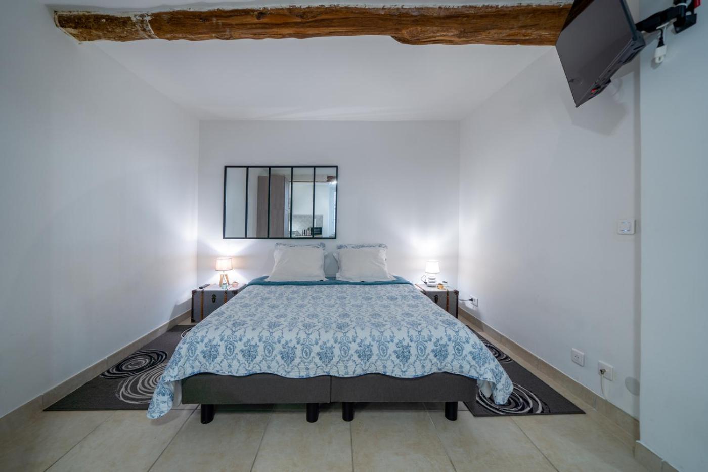 Au Coeur Du Vieux Village Apartment
